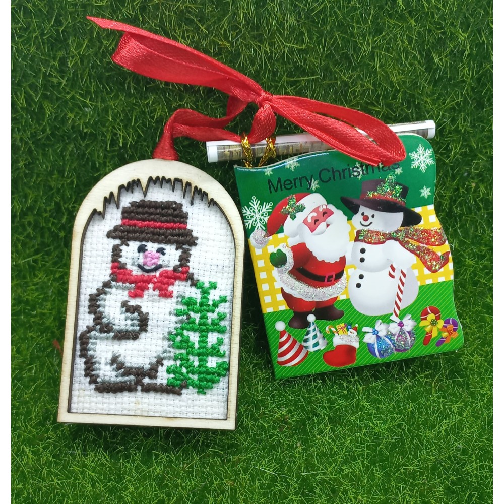 Коледна играчка с бродерия - снежен човек